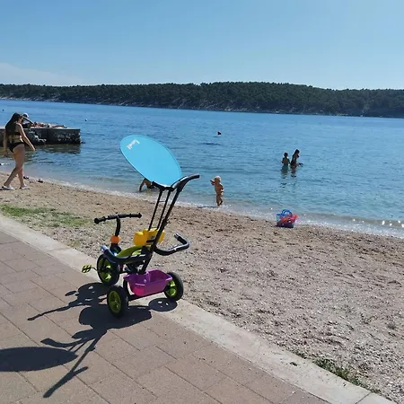 A 1 With Terrace Garden And Sea View Apartman Barbat na Rabu