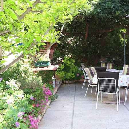 Apartman A 1 With Terrace Garden And Sea View Barbat na Rabu