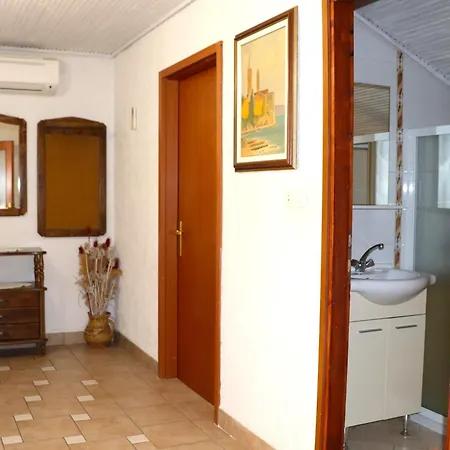 Apartman A 1 With Terrace Garden And Sea View Barbat na Rabu